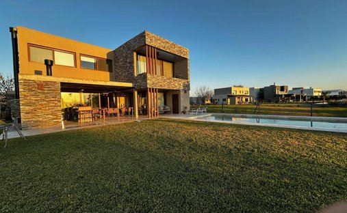 House in Belén de Escobar, Buenos Aires Province, Argentina 1