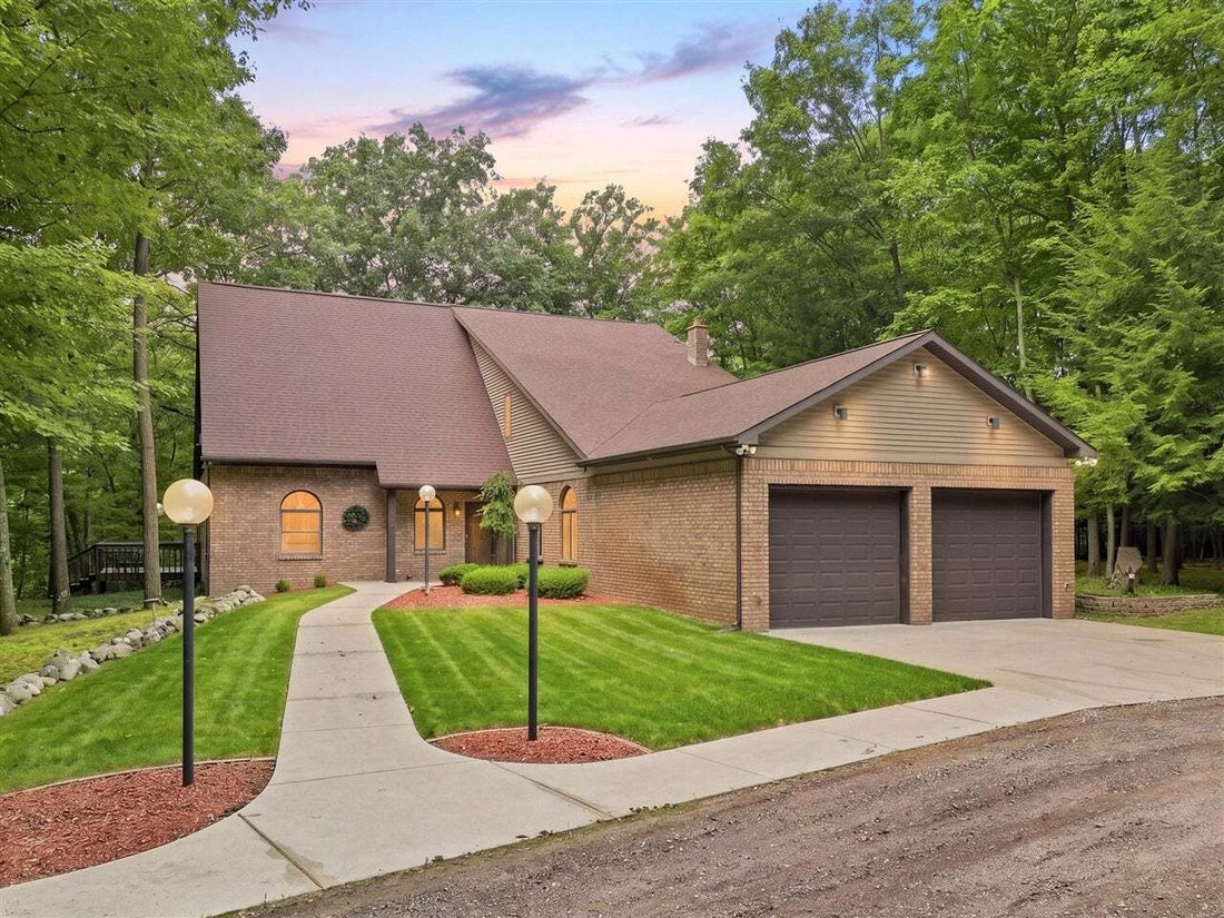 House in Fremont, Michigan, United States 1 - 18628066