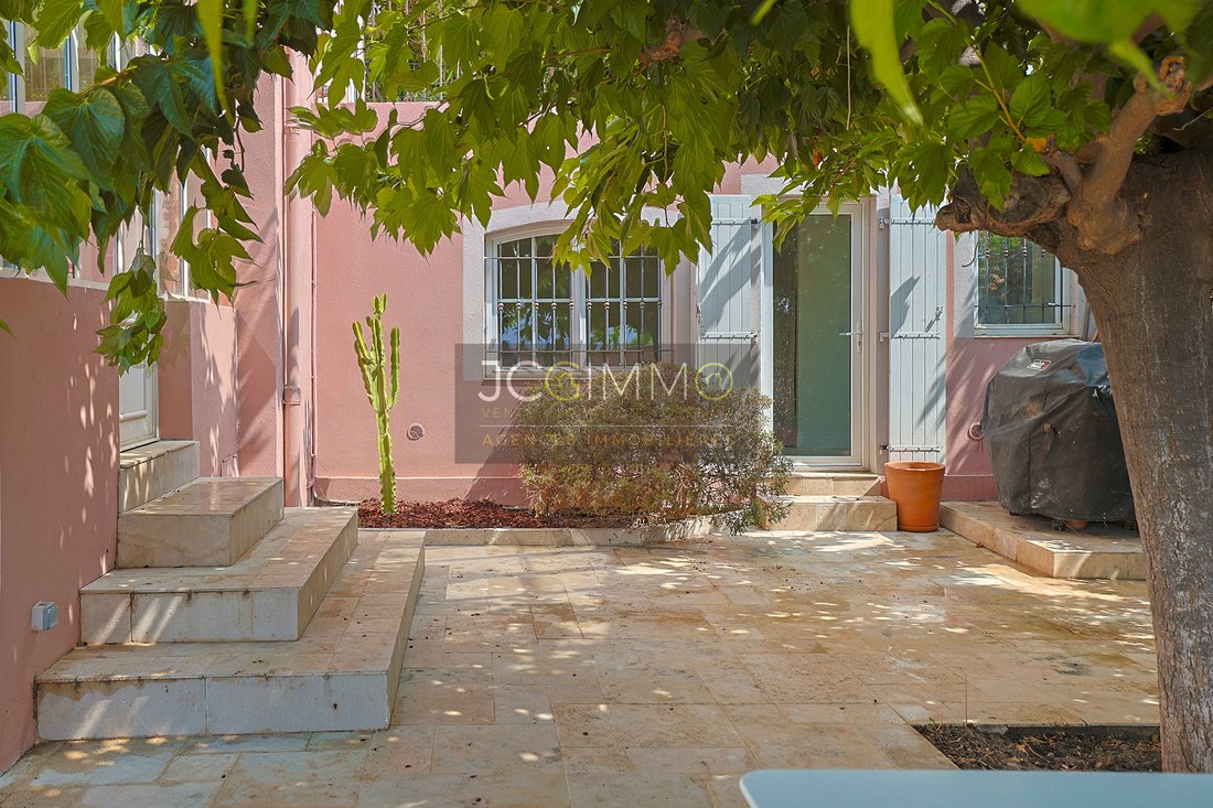 House in Le Revest-les-Eaux, Provence-Alpes-Côte d'Azur, France 2 - 18629777