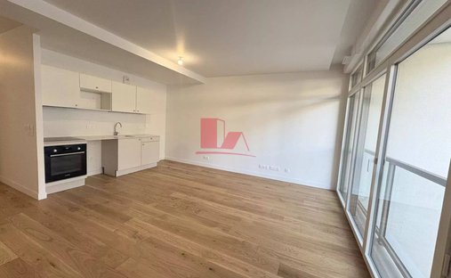 Apartment in Espaces Jeunes, Issy-les-Moulineaux, France 1