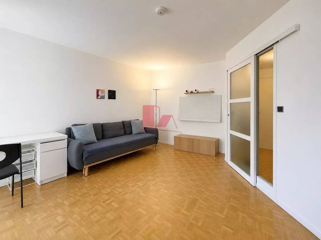 Apartment in Insurrection, Vanves, France 1 - 18312555