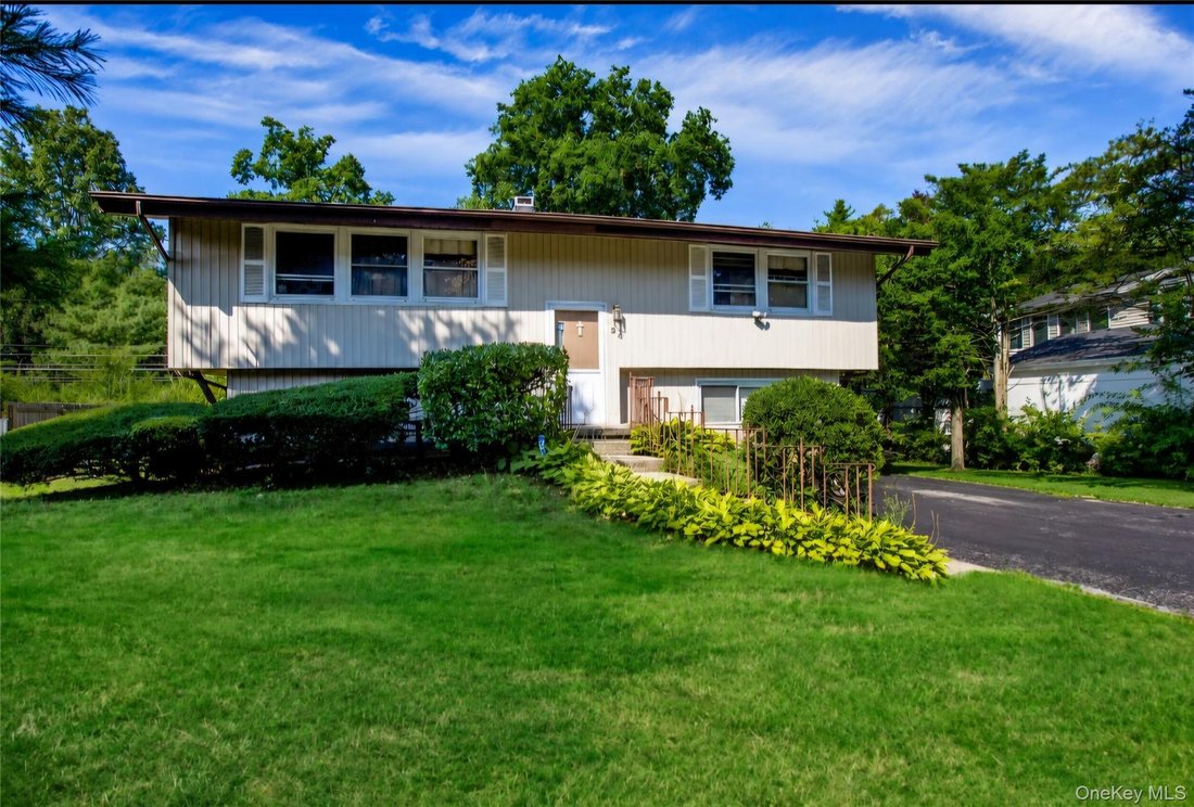 House in Commack, New York, United States 2 - 18629648