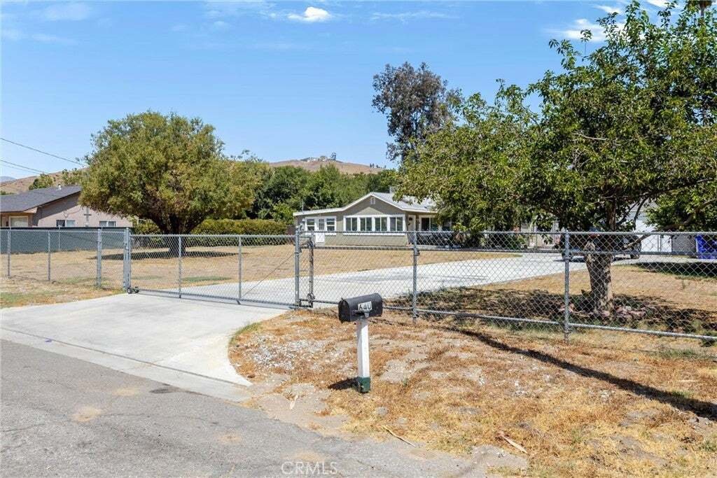 House in San Bernardino, California, United States 1 - 18630036