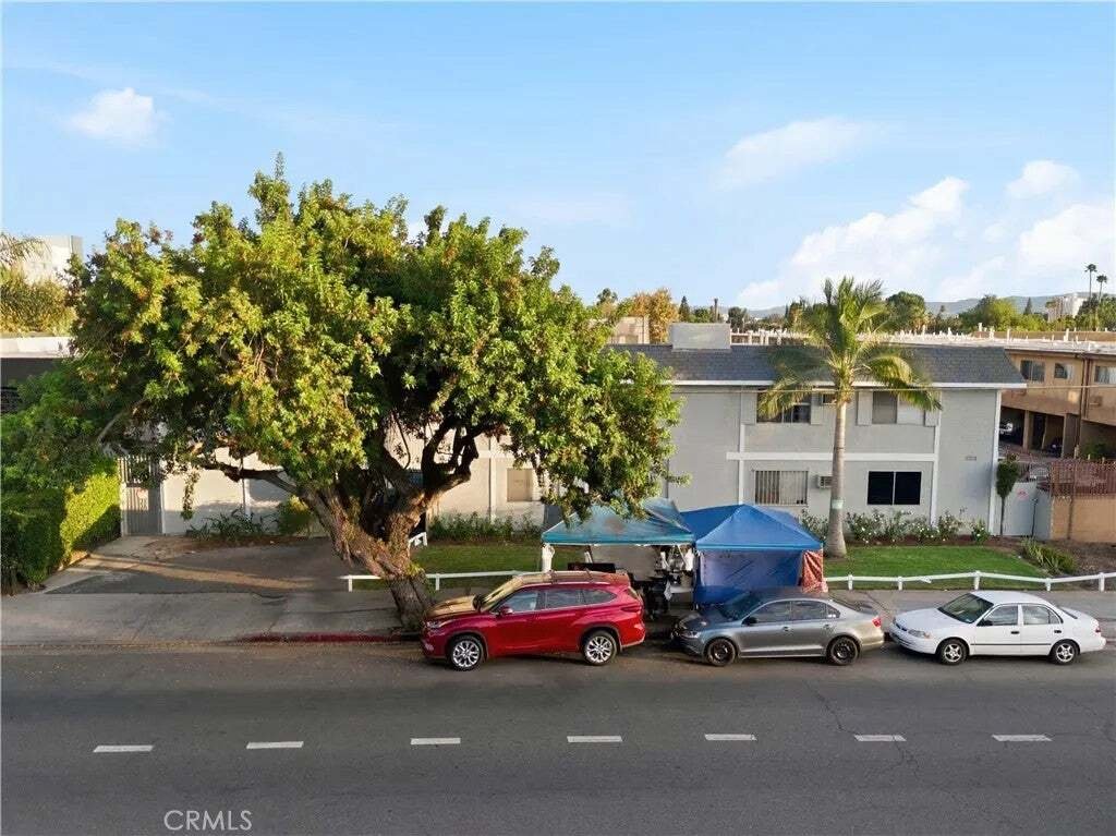 Los Angeles, California, United States 2 - 18629176