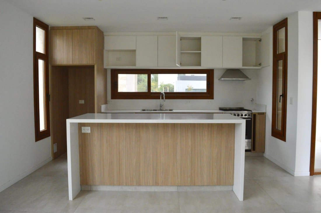 House in Neuquen, Neuquen, Argentina 5 - 18627635
