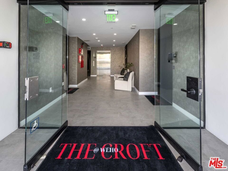 Condo in Los Angeles, California, United States 3 - 18629343