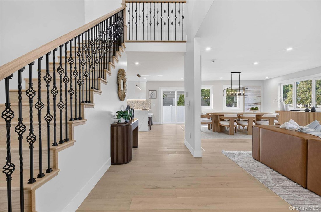 House in Old Bethpage, New York, United States 2 - 18629290