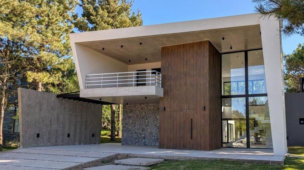 House in Pinamar, Buenos Aires Province, Argentina 1 - 18627064