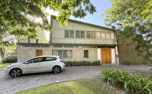Casa en Gonnet, Provincia de Buenos Aires, Argentina 1