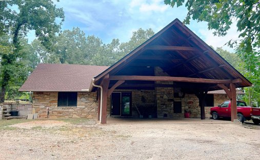 House in Highland, Arkansas, United States 1