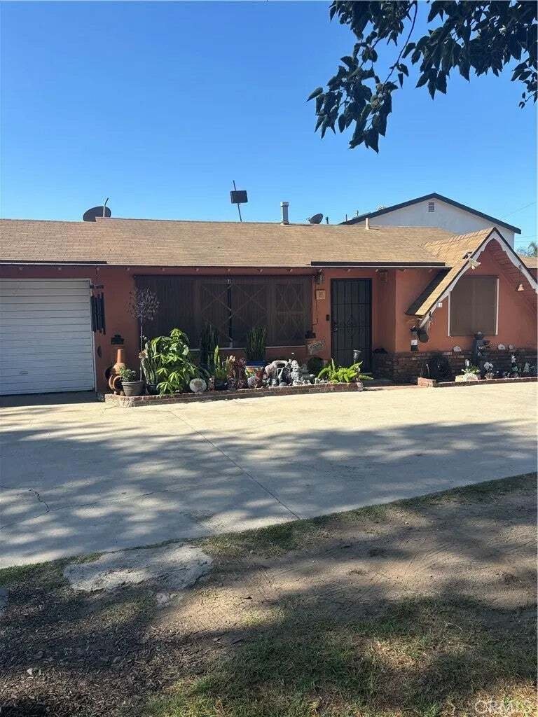 Bell, California, United States 1 - 18629220