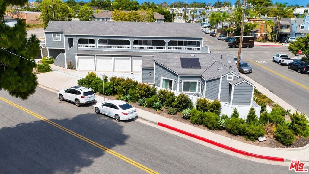 Huntington Beach, California, United States 5 - 18629336