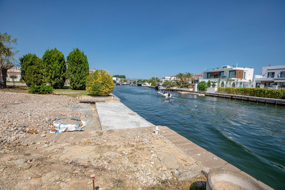 Land in Empuriabrava, Catalonia, Spain 3 - 18626612