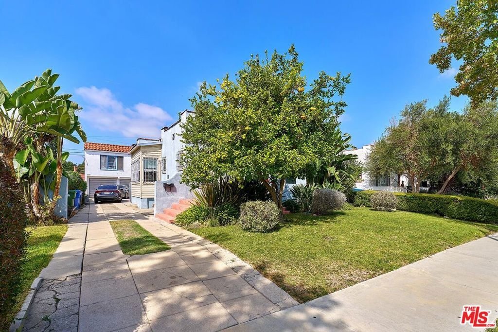 Los Angeles, California, United States 2 - 18629335