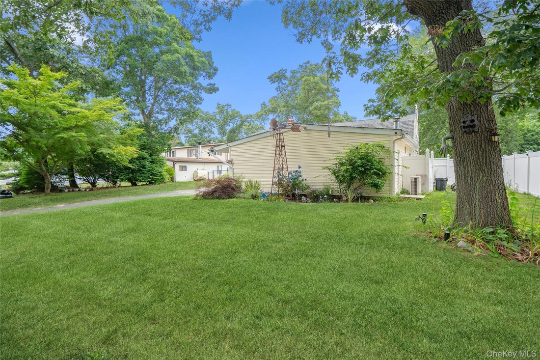 House in Holbrook, New York, United States 1 - 18629631