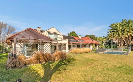 House in Manuel Alberti, Buenos Aires Province, Argentina 1