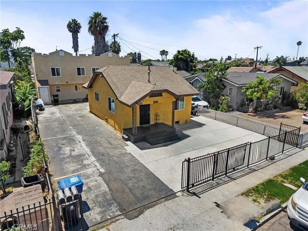 Los Angeles, California, United States 2 - 18629145