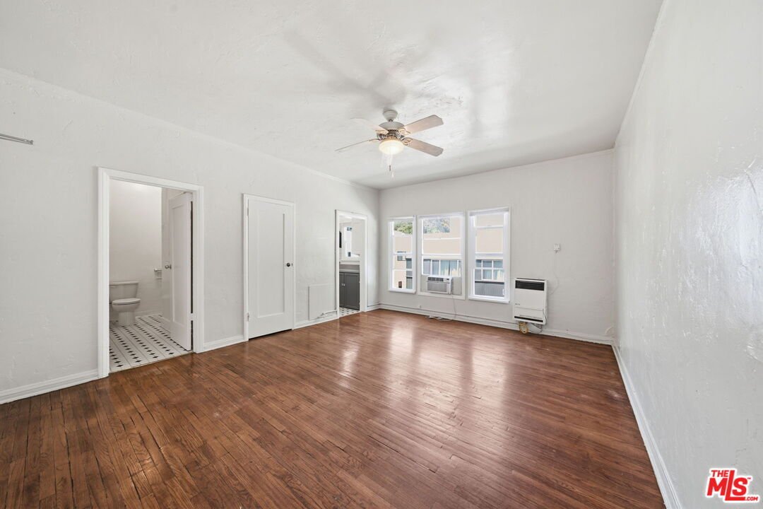 Los Angeles, California, United States 3 - 18629663
