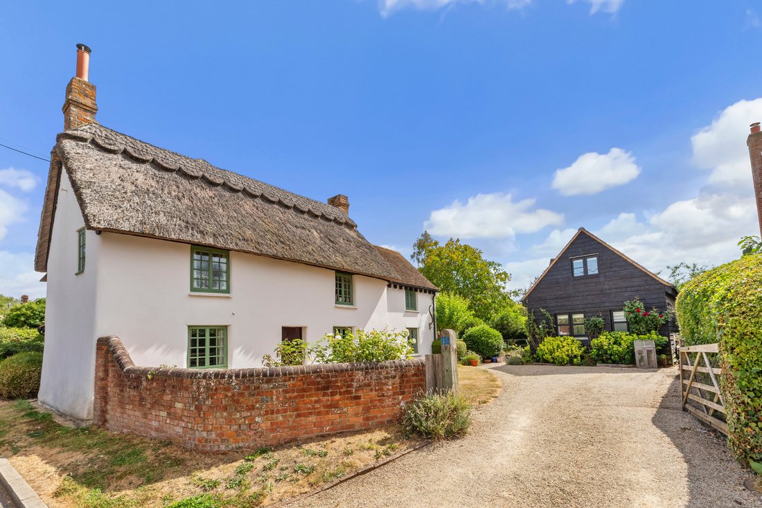 House in Ickford Village, England 1 - 18626465