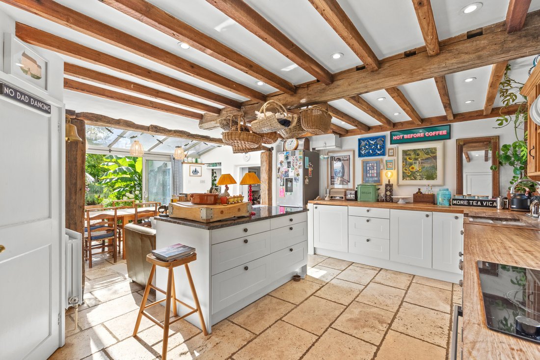 House in Ickford Village, England 3 - 18626465