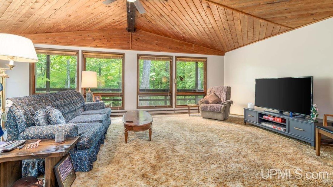 Iron Mountain, Michigan, United States 2 - 18628198