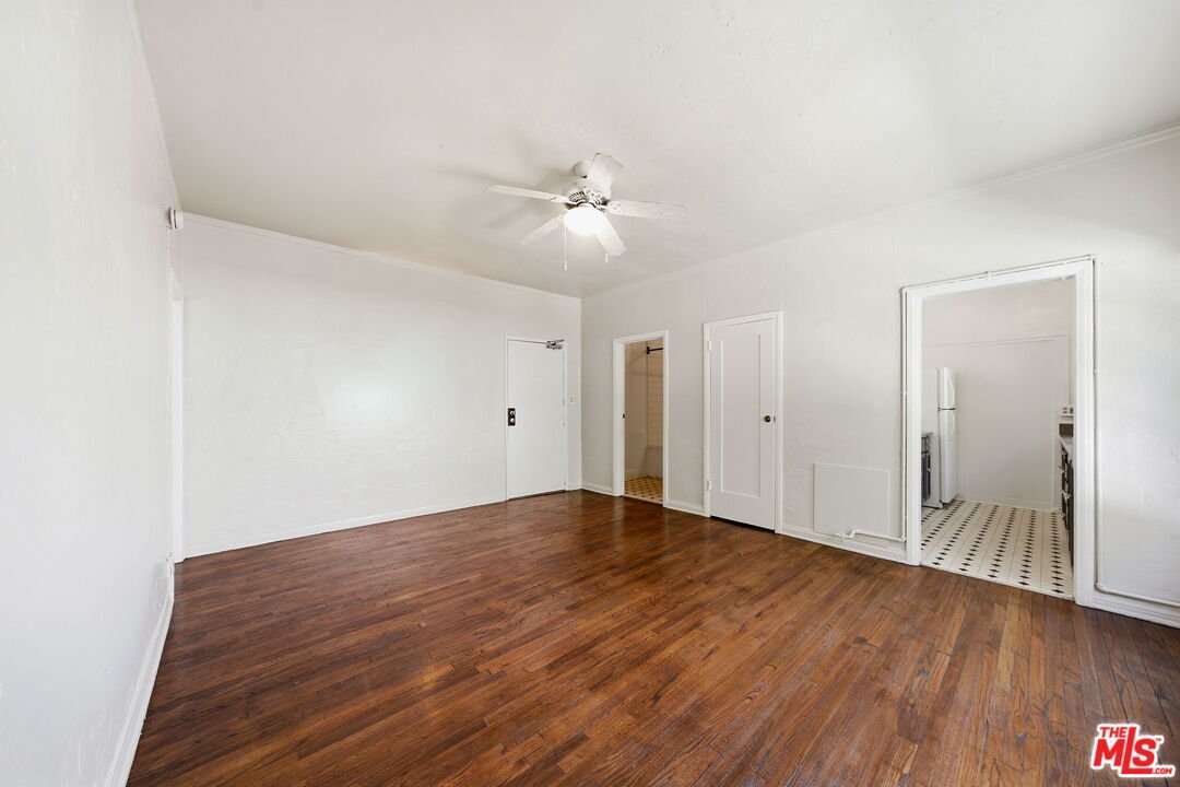 Los Angeles, California, United States 5 - 18629663