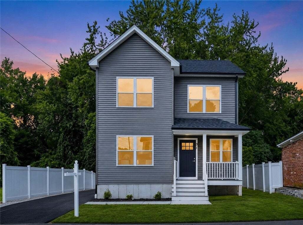 House in Warwick, Rhode Island, United States 1 - 18629019