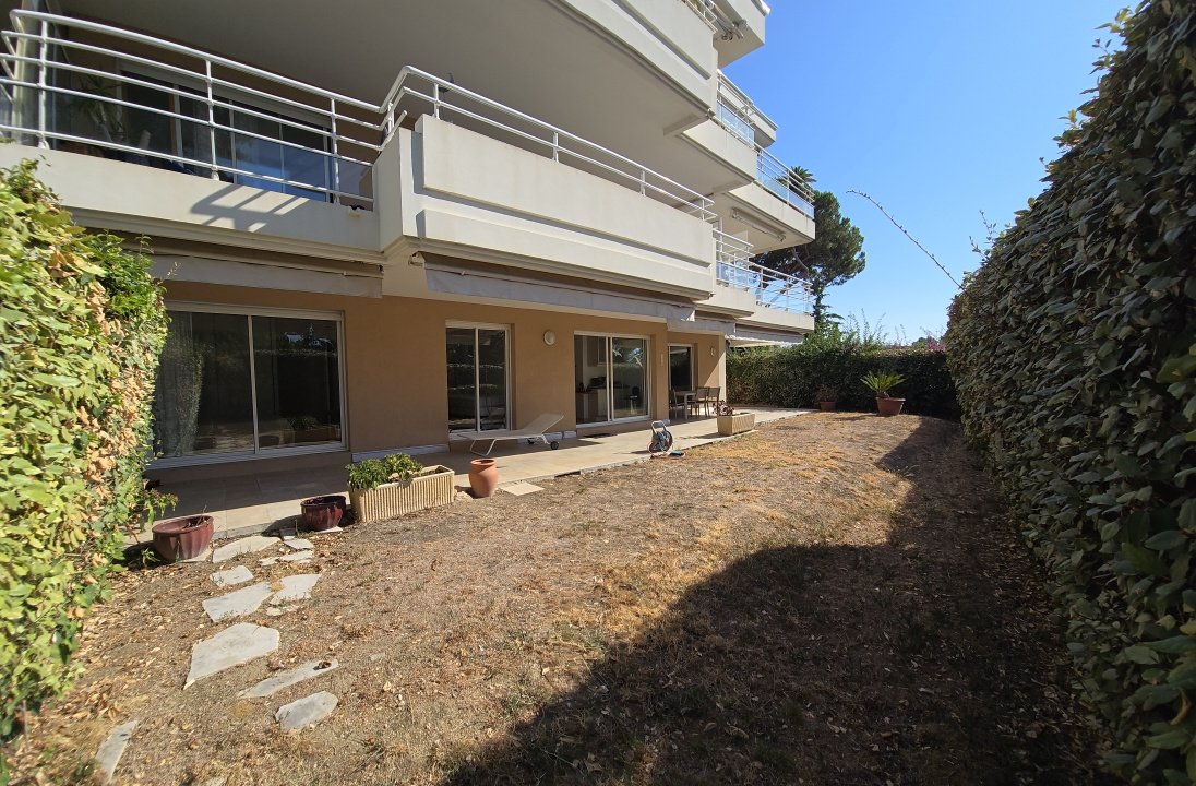 Land in Fontmerle, Antibes, France 1 - 17091512
