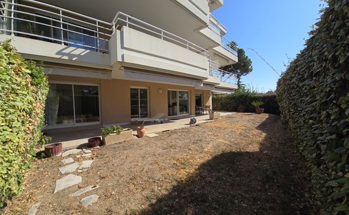 Land in Fontmerle, Antibes, France 1