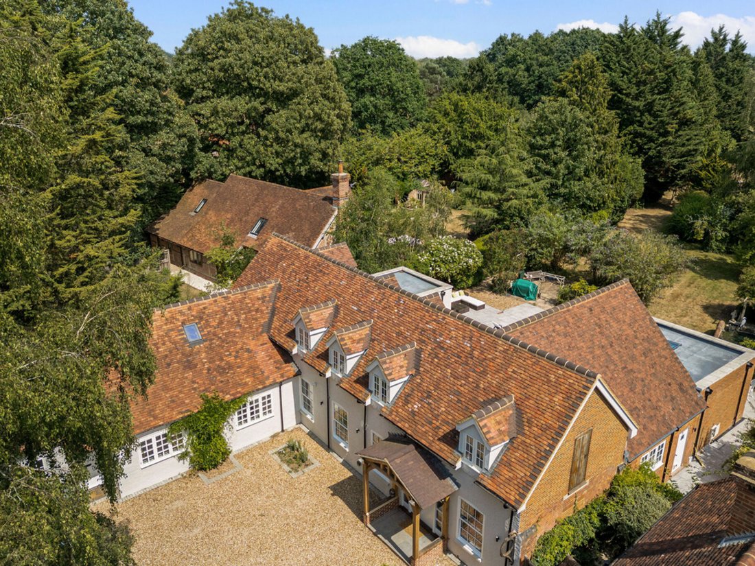 House in Borough of Wokingham, England 3 - 18629910