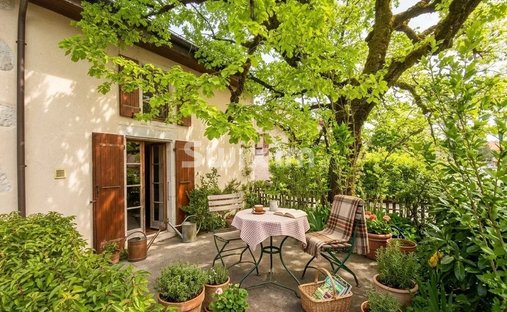 House in Dardagny, Geneva, Switzerland 1