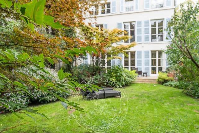 Townhouse in La Plaine des Sablons, Neuilly-sur-Seine, France 1 - 15908347