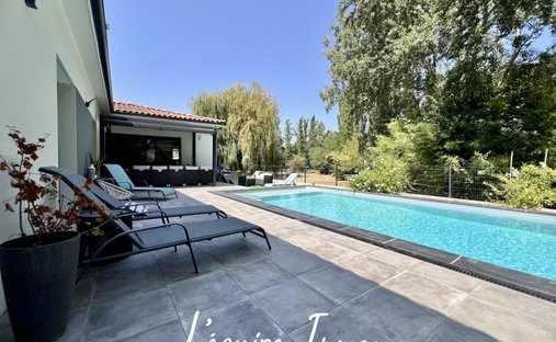 House in Casse Martin, L'Isle-Jourdain, France 1