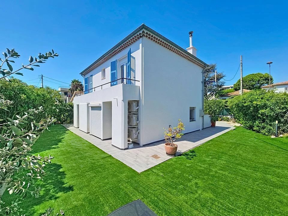 Townhouse in Saint-Laurent-du-Var, Provence-Alpes-Côte d'Azur, France 1 - 18627304