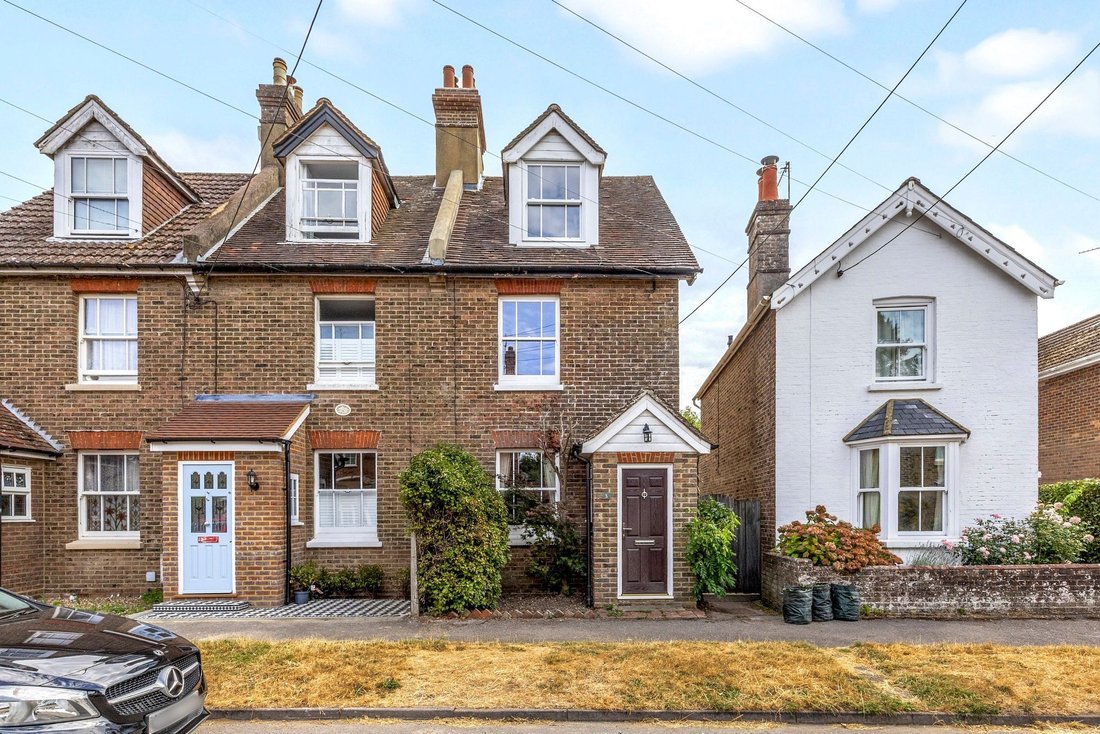 House in Whitemans Green, England 1 - 18626872