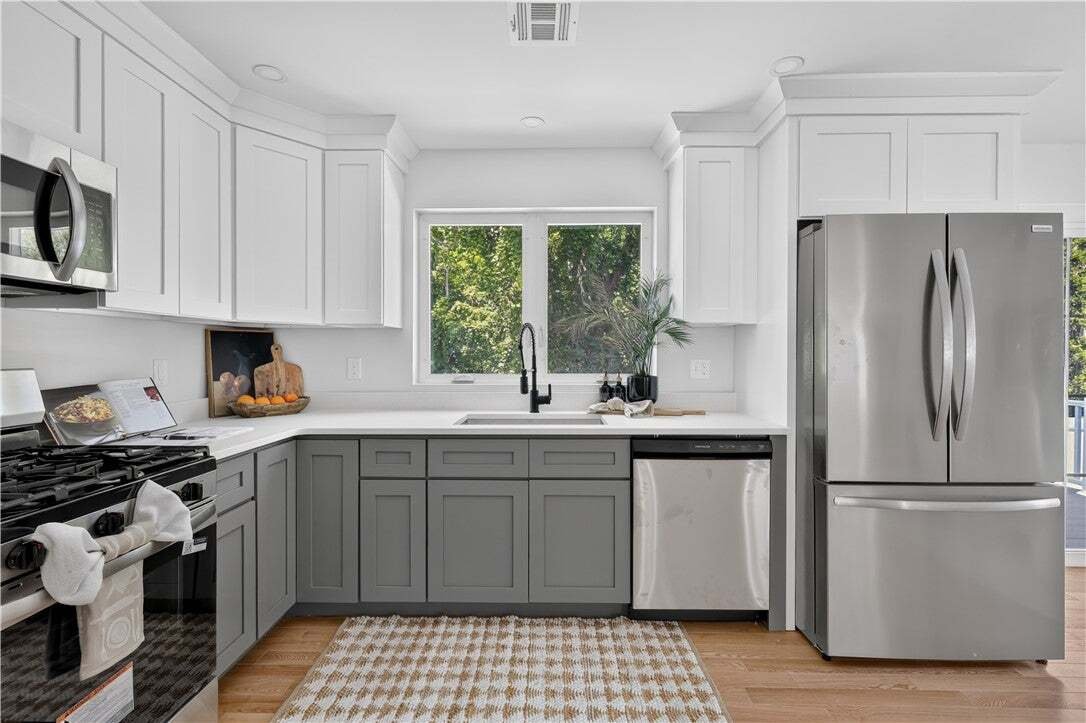 House in Warwick, Rhode Island, United States 3 - 18629019