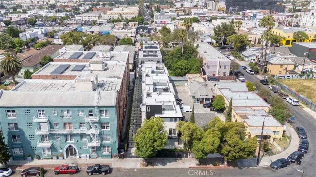 Los Angeles, California, United States 5 - 17665772