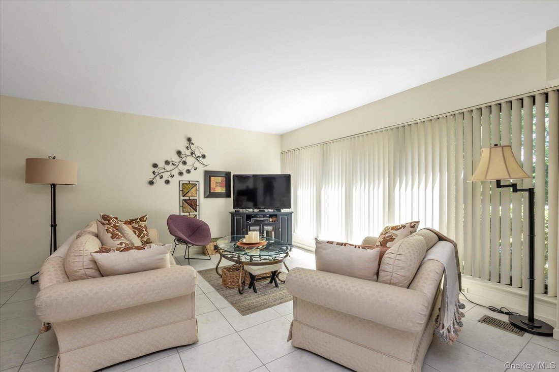 Condo in Roslyn, New York, United States 5 - 18629676