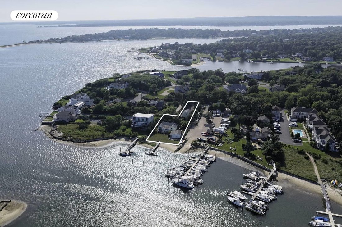 Hampton Bays, New York, United States 2 - 18489615