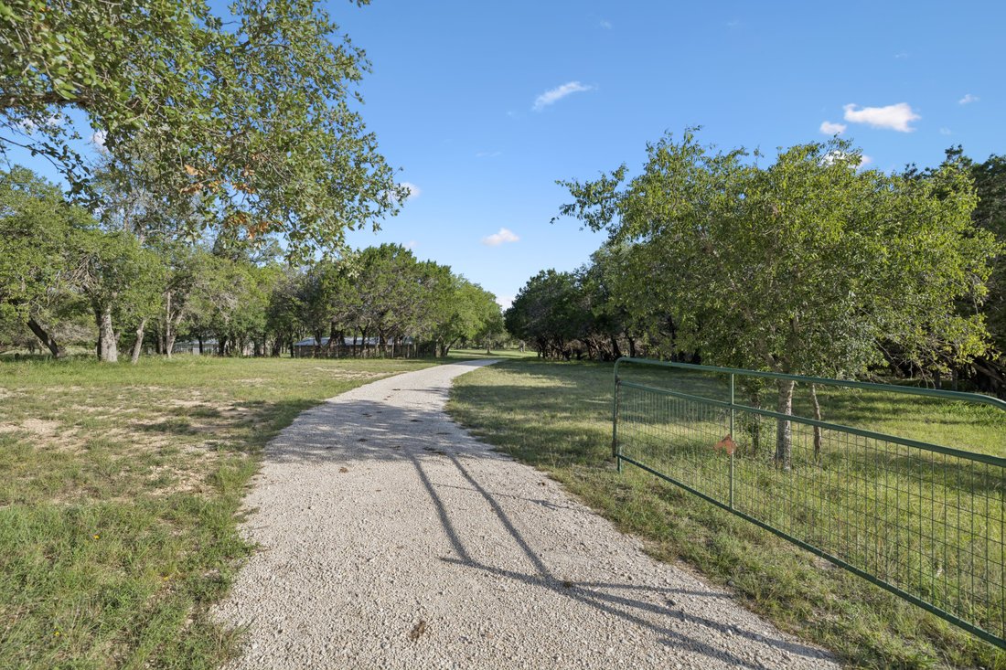 Farm Ranch in Center Point, Texas, United States 2 - 17637746