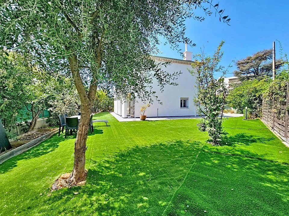 Townhouse in Saint-Laurent-du-Var, Provence-Alpes-Côte d'Azur, France 2 - 18627304