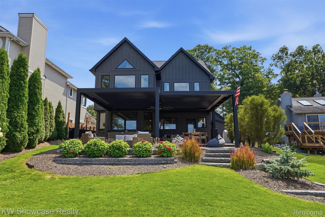 House in Commerce Charter Township, Michigan, United States 1 - 18628135