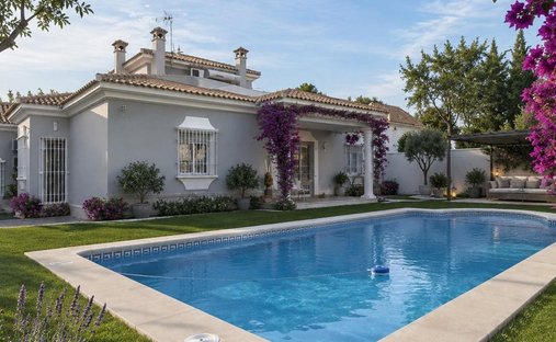 Villa in Castilleja de la Cuesta, Andalusia, Spain 1