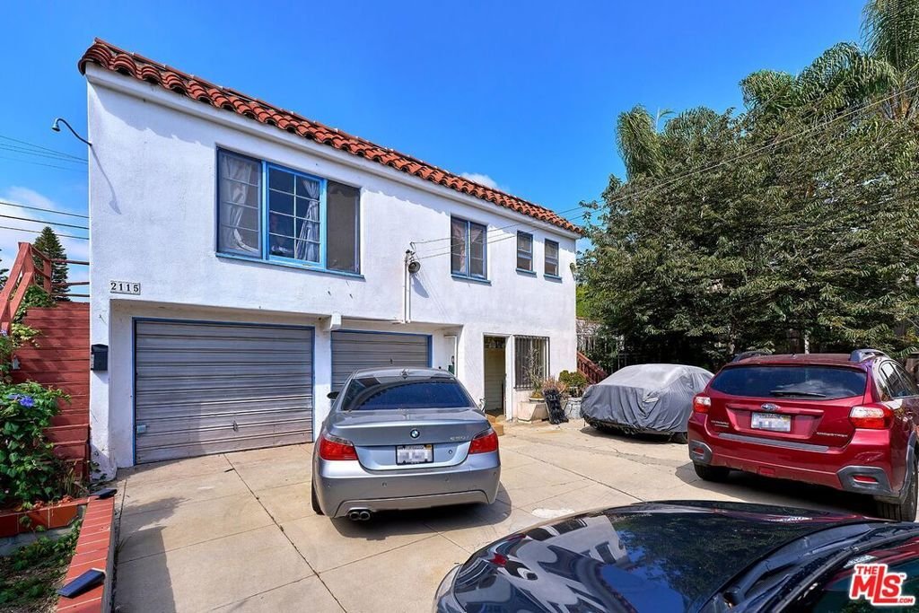 Los Angeles, California, United States 3 - 18629335