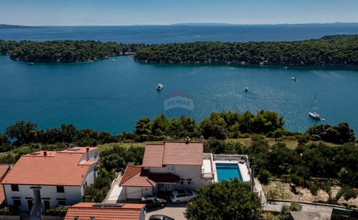 House in Palit, Primorje-Gorski Kotar County, Croatia 1