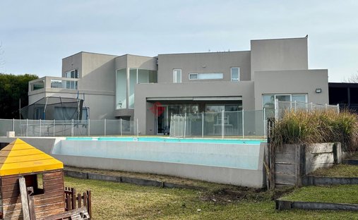 House in Dique Luján, Buenos Aires Province, Argentina 1