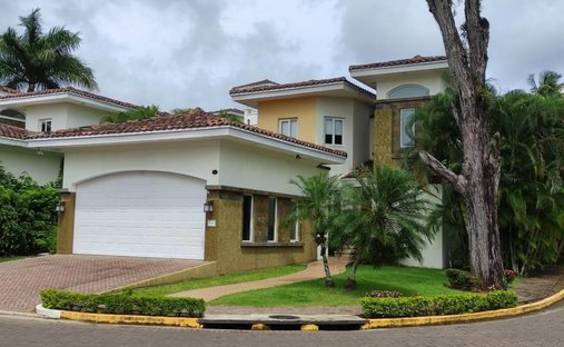 House in Rousseau, Coclé Province, Panama 1