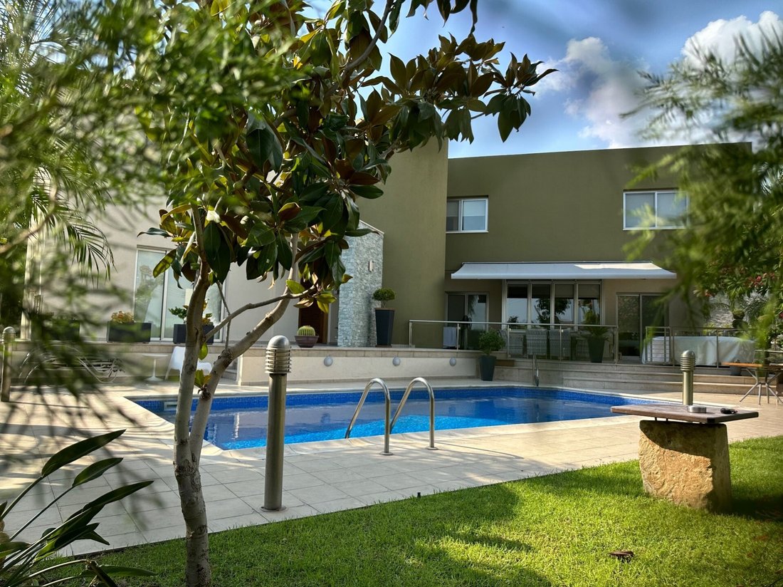 Villa in Agios Athanasios, Limassol, Cyprus 1 - 18123585