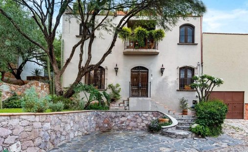 House in Presita Guadalupe, Guanajuato, Mexico 1