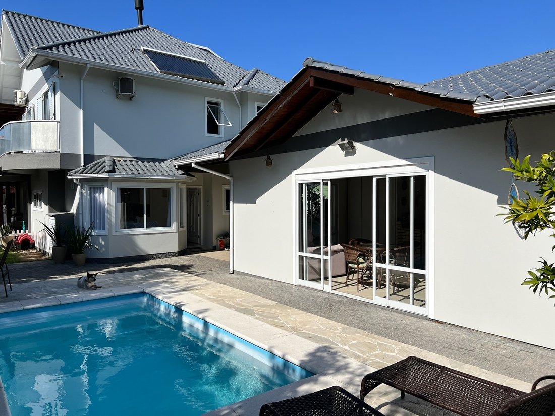Villa in Morro das Pedras, State of Santa Catarina, Brazil 1 - 18627330